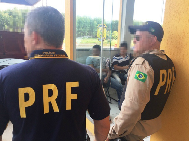 Após perseguição, traficantes abandonam camionete de luxo com mais de 1 tonelada de maconha 
