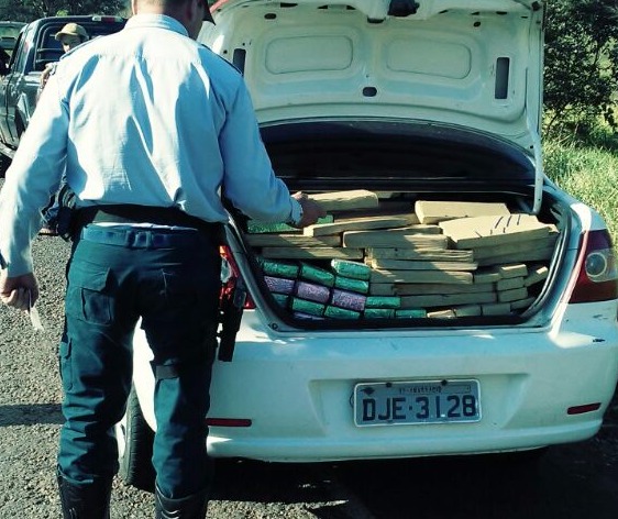 PMR encontra 619 quilos de maconha e prende quatro pessoas na MS-395