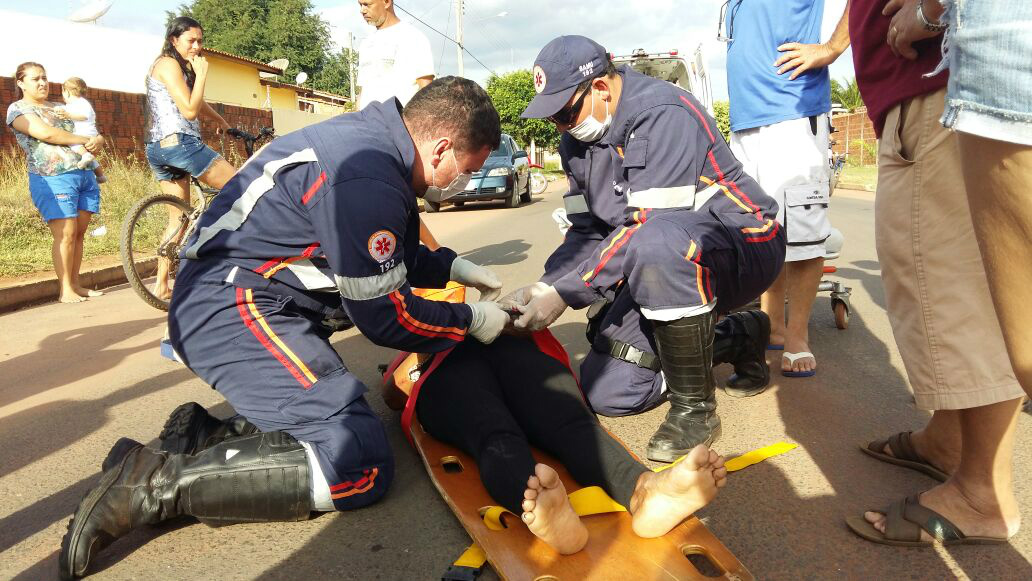 Motorista com suspeitas de embriaguez foge e deixa o carro no local do acidente