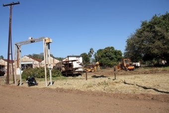 Área que sediará a 29ª Festa do Folclore de Três Lagoas começa a receber manutenção