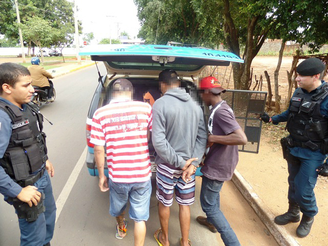 Polícia age rápido e apreende menores que iriam furtar residência no Santa Luzia Polícia age rápido e apreende menores que iriam furtar residência no Santa Luzia