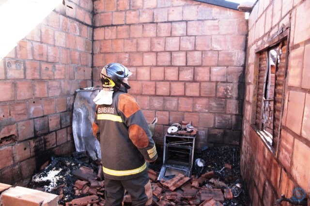 Primo salva de incêndio menino de 6 anos deixado sozinho em casa