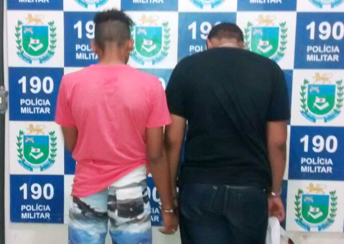 Menores de 15 e 16 anos são flagrados como moto furtada 