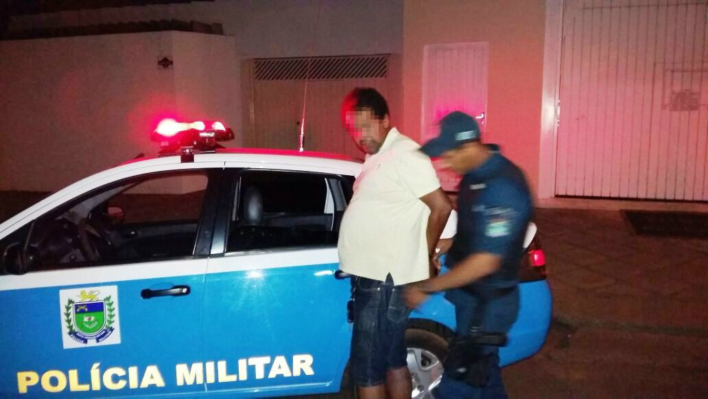 Motorista “bêbado” erra o caminho e ao sair na contra mão é preso pela Polícia Militar Motorista “bêbado” erra o caminho e ao sair na contra mão é preso pela Polícia Militar