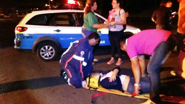 Acidente entre carro e bicicleta mobiliza equipe do SAMU até o bairro Vila Nova Acidente entre carro e bicicleta mobiliza equipe do SAMU até o bairro Vila Nova