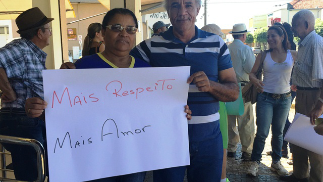 Pais de jovem que supostamente sofreu Racismo participam de passeata 