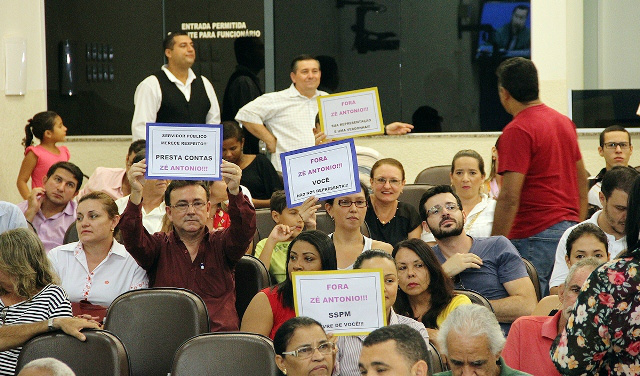 Vereadores não votam reposição salarial abaixo da inflação para servidores municipais Vereadores não votam reposição salarial abaixo da inflação para servidores municipais
