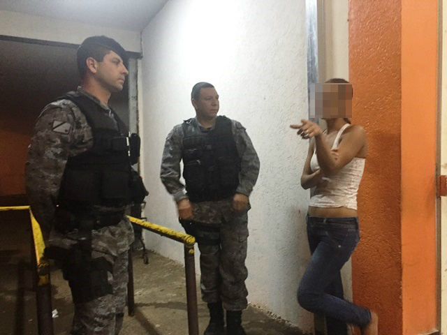 Mulher que apanhou do marido pede ajuda em supermercado de Três Lagoas 
