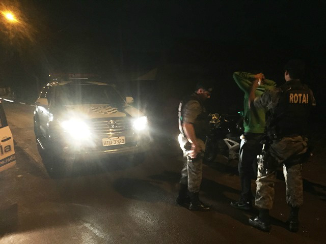 Revólver falha e jovem escapa da morte em cobrança de dívida Revólver falha e jovem escapa da morte em cobrança de dívida