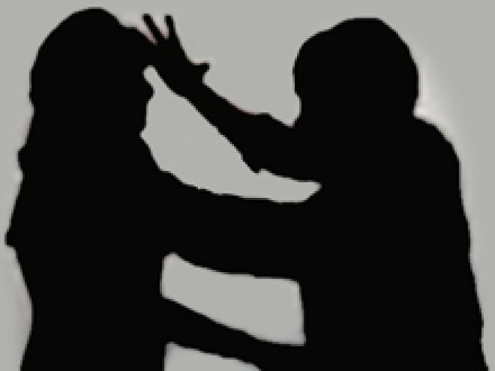 Marido agride esposa que se recusou a empurrar moto estragada no meio da rua
