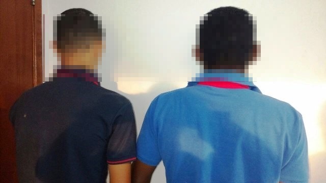Jovens são suspeitos de vender drogas para crianças que soltam pipa na rua