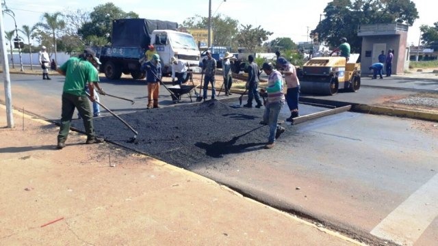 Construção de faixa de pedestre elevada garante maior segurança na travessia de Avenida Construção de faixa de pedestre elevada garante maior segurança na travessia de Avenida