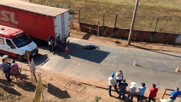 Homem que morreu atropelado por carreta deixou carta para a mãe 