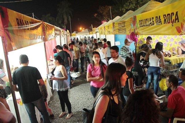 Variedade de produtos de artesanato valorizam Festa do Folclore Variedade de produtos de artesanato valorizam Festa do Folclore