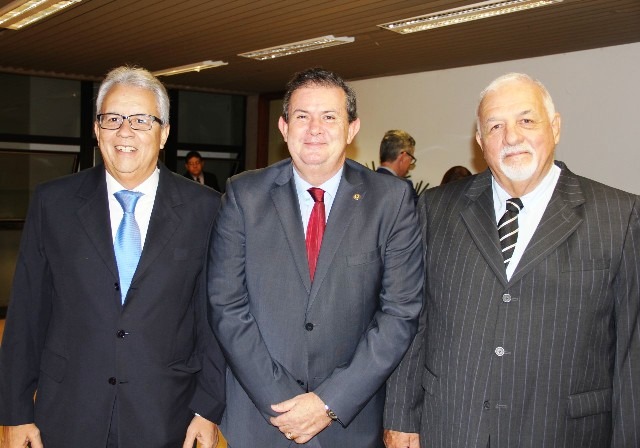 Deputado Eduardo Rocha homenageia advogados em sessão solene na Casa de Leis