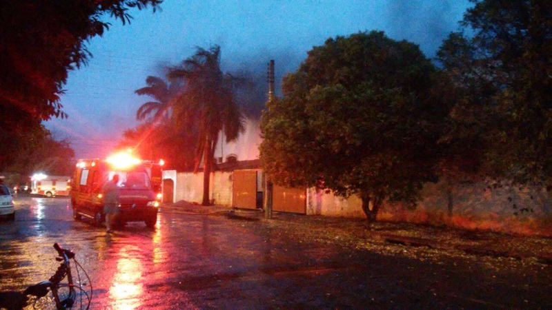 Viciados botam fogo em lixo e causam estragos em salas do antigo TLC