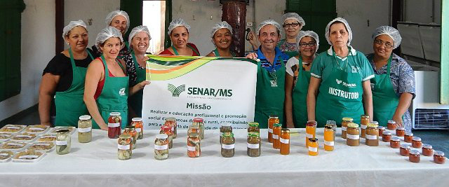 Alunos aprendem a preparar de forma caseira conservas de frutas e hortaliças