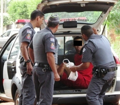 Jovem acusado de tráfico delata traficante de Três Lagoas após prisão Jovem acusado de tráfico delata traficante de Três Lagoas após prisão
