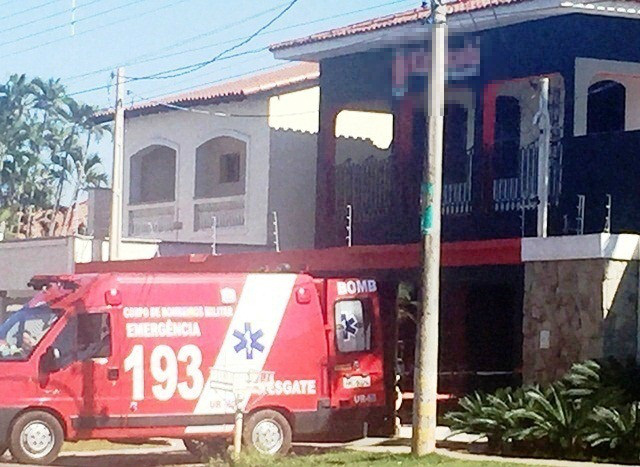 Pintor que fazia reparos em restaurante sofre acidente é socorrido pelos bombeiros 