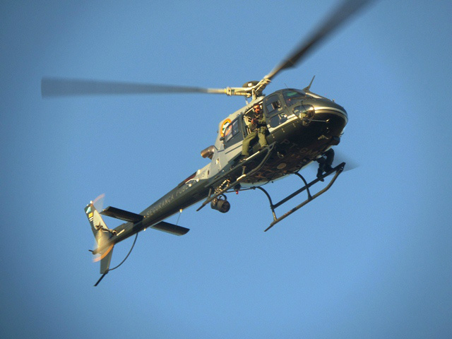 Helicóptero do Grupo Aéreo da capital auxilia na operação feita pelo 2º BPM 