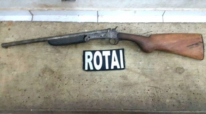 Rotai cumpre mandado de prisão e apreende espingarda