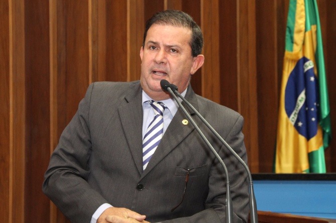 Eduardo Rocha propõe proibição da venda de amianto no Estado