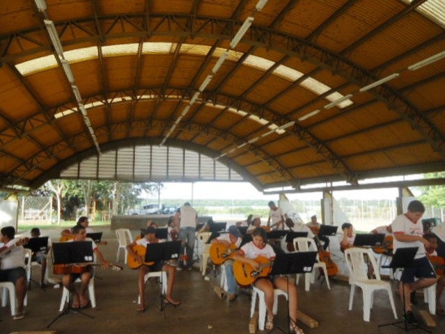 Projeto “Musicando Talentos” é oferecido gratuitamente na quadra do Jupiá 