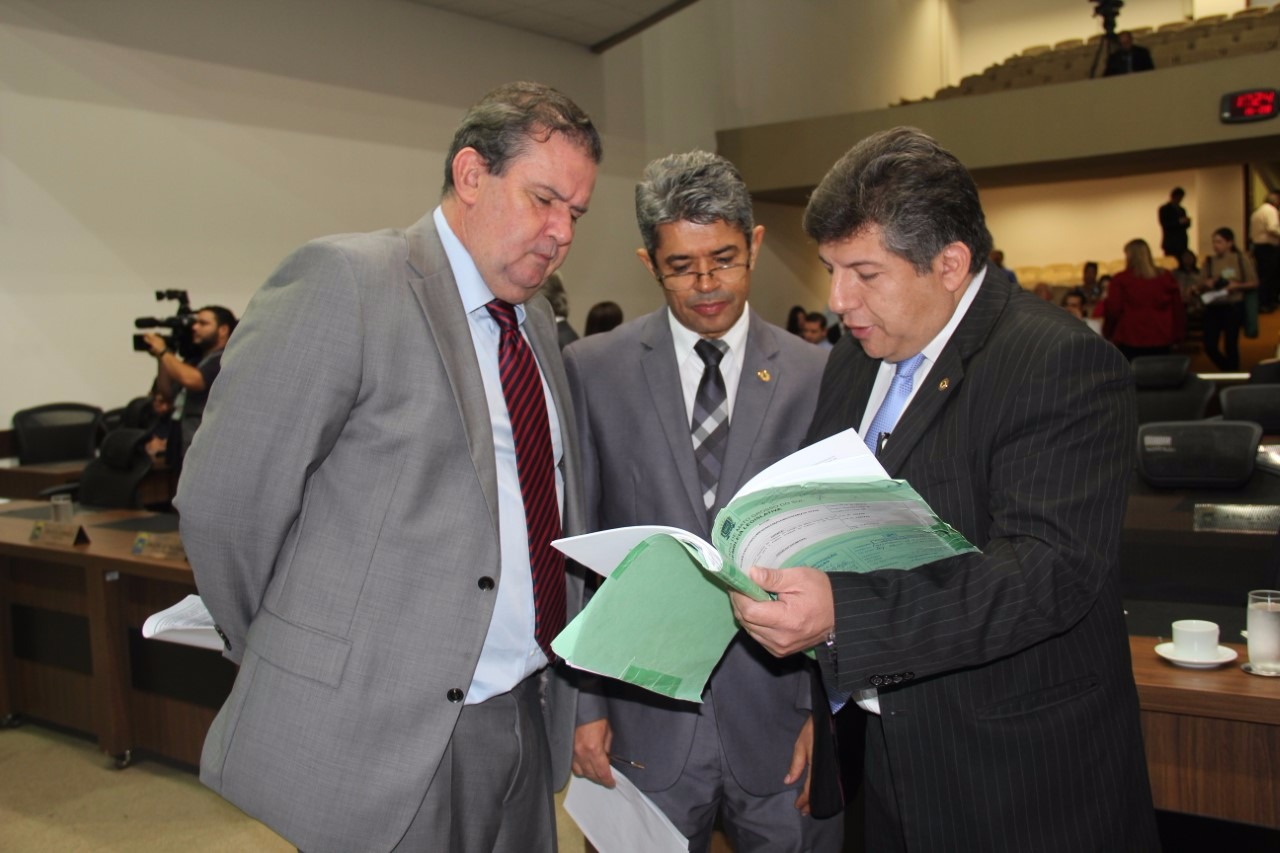 Atletas de Três Lagoas recebem Moção de Congratulação Atletas de Três Lagoas recebem Moção de Congratulação