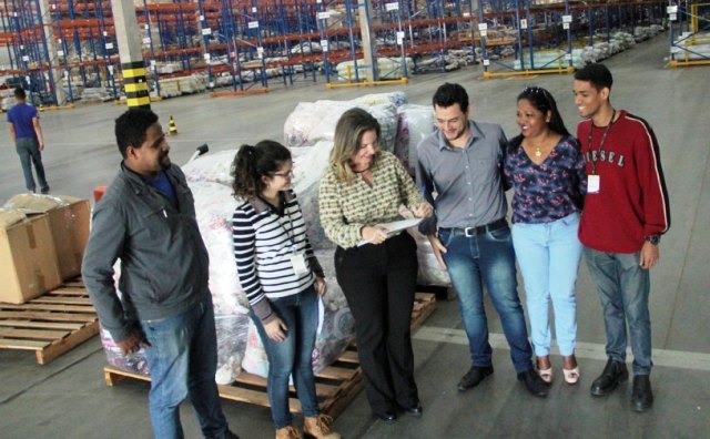 Assistência Social recebe doação de travesseiros e edredons de indústria têxtil Assistência Social recebe doação de travesseiros e edredons de indústria têxtil