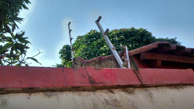 Ladrão quebra cadeado e danifica cerca elétrica para levar botijão de gás no bairro Vila Terezinha