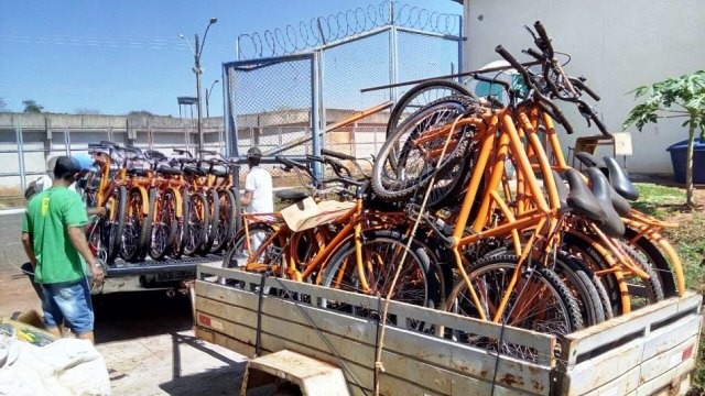 Detentos reformam bicicletas que são doadas para crianças carentes