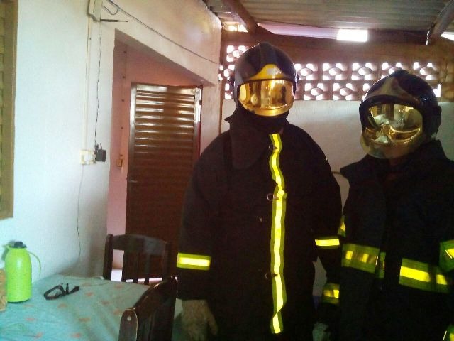 Curto circuito por pouco não provoca incêndio em residência do bairro JK 