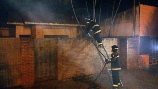 Suposto incêndio em residência mobiliza várias equipes do Corpo de Bombeiros 