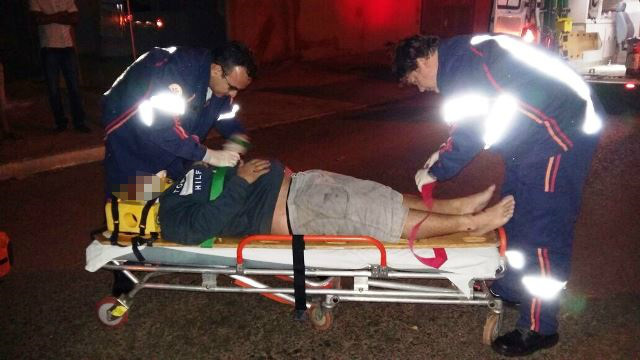 Ao passar em “quebra molas”, motociclista sofre queda e é socorrido pelo SAMU 