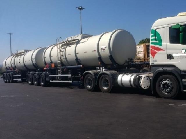 Sem licença ambiental, carreta com 57 mil litros de gasolina é apreendida