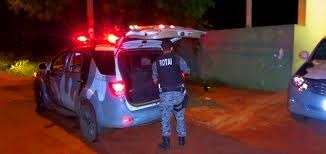 Briga generalizada entre homens e travestis mobiliza seis viaturas policiais 