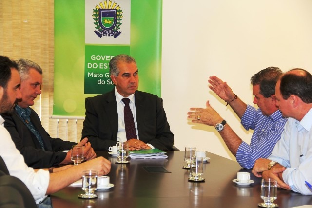 Deputado Eduardo Rocha discute obras para Três Lagoas com prefeito e governador