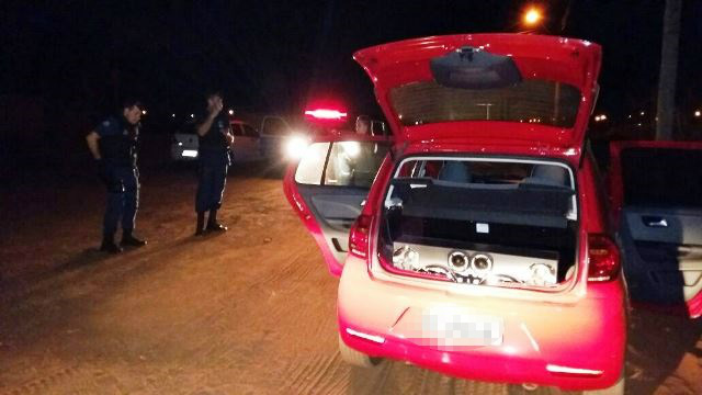 Dono de carro furtado encontra seu veículo e aciona a Polícia Militar Dono de carro furtado encontra seu veículo e aciona a Polícia Militar