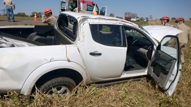 Médico três-lagoense capota camionete na BR 158 Médico três-lagoense capota camionete na BR 158