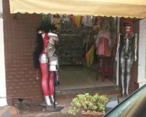 Fantasias sexuais são levadas de loja de sex shop de Três Lagoas 