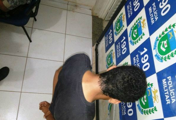 PM detém jovem com drogas no bairro Santa Luzia PM detém jovem com drogas no bairro Santa Luzia