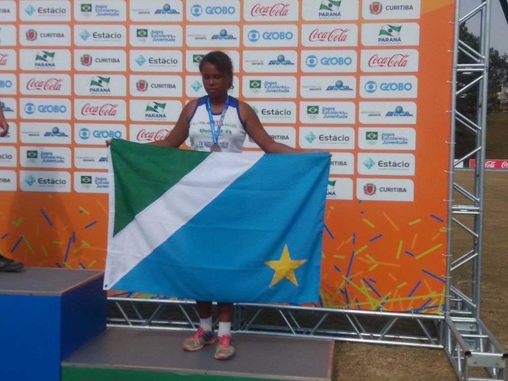 Marciely da Escola São Carlos conquista medalha em jogos brasileiros escolares