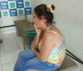 Professora que "armou barraco" em residencial é detida e levada à Polícia Civil Professora que