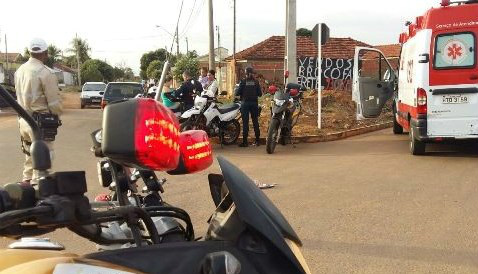 Ciclista que se envolveu em acidente sofre possível fratura no pulso Ciclista que se envolveu em acidente sofre possível fratura no pulso