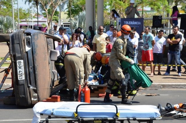 Semana Nacional de Trânsito é encerrada com simulação de acidente no centro da Cidade