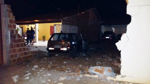 Motorista supostamente embriagado provoca acidente inacreditável no Nova Três Lagoas Motorista supostamente embriagado provoca acidente inacreditável no Nova Três Lagoas