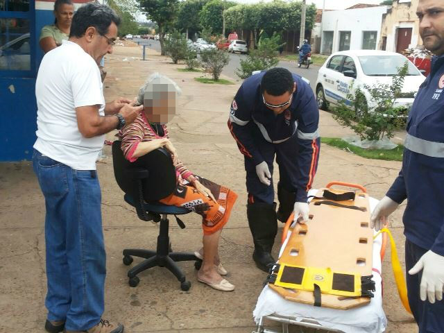 Queda de idosa mobiliza equipe do SAMU de Três Lagoas Queda de idosa mobiliza equipe do SAMU de Três Lagoas