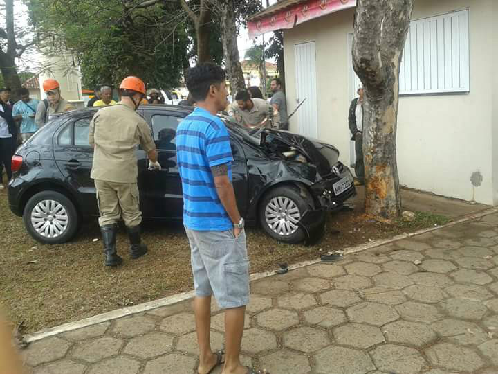 Bombeiros atendem acidente de trânsito na região da rodoviária 