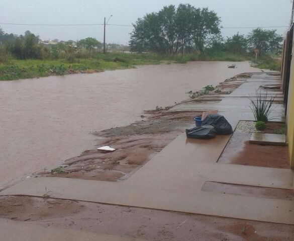 Em menos de 24 horas chove 79,4 mm em Três Lagoas. Chuva causou transtornos aos moradores 