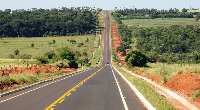 Após anunciar R$ 155 milhões para manutenção de estradas, governador assina contratos Após anunciar R$ 155 milhões para manutenção de estradas, governador assina contratos